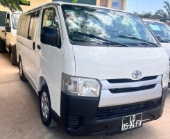 A venda TOYOTA HIACE QUADRADINHO 2KD SERIE F