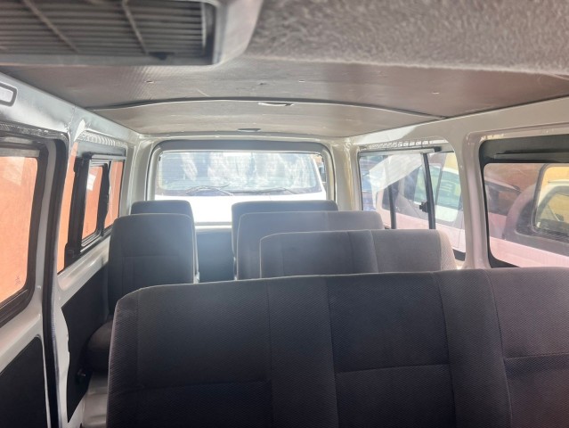 Venda TOYOTA HIACE QUADRADINHO 2KD SERIE F