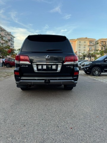 Venda LEXUS 570 S BLACK EDITION FULL OPTION