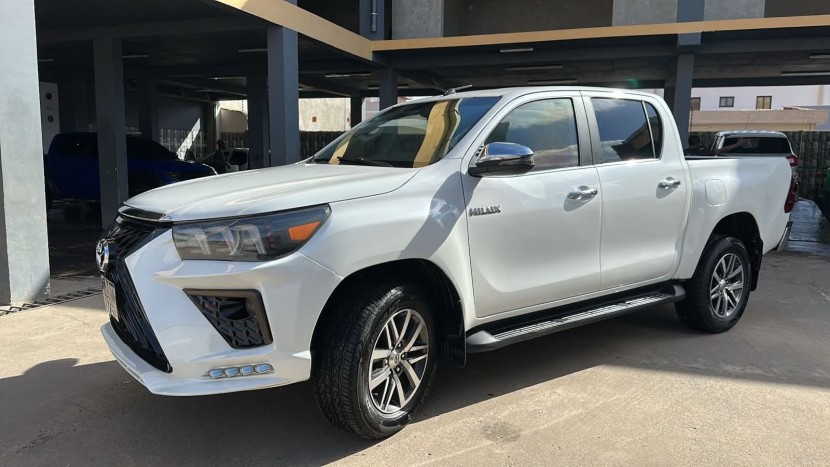 Venda TOYOTA HILUX