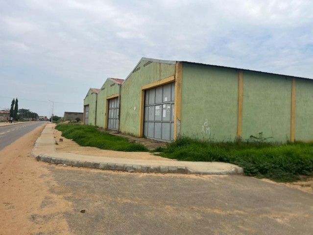 Venda 3 ARMAZÉNS | VIA PRINCIPAL DO AUTÓDROMO