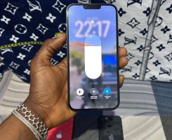 A venda Vendo IPhone 13 Pro Max Semi Novo