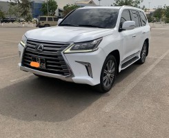 A venda LEXUS LX570