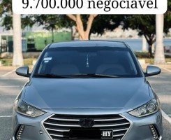 A venda HYUNDAI ELANTRA