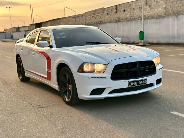 Venda Dodge charger v6 selado