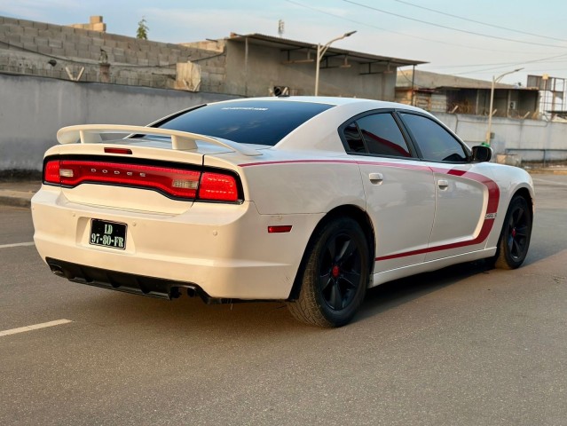 Venda Dodge charger v6 selado
