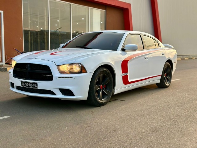 Venda Dodge charger v6 selado