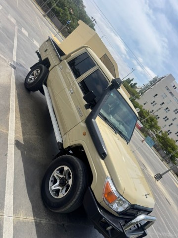 Venda TOYOTA LAND CRUISER CABINA DUPLA CHEFE MÁQUINA SÉRIE KEH