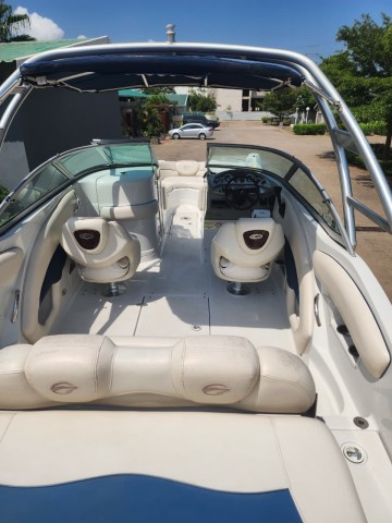 Venda Barco Crownline Elegância, Potência e Conforto sobre a Água