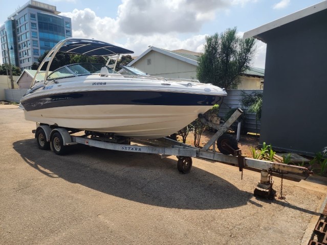 Venda Barco Crownline Elegância, Potência e Conforto sobre a Água