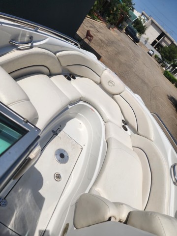 Venda Barco Crownline Elegância, Potência e Conforto sobre a Água