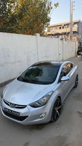 Venda Hyundai Elantra : semi-novo pouquíssimos quilómetros já percorridos