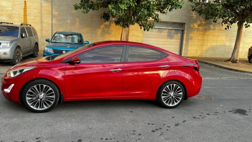 Venda HYUNDAI ELANTRA