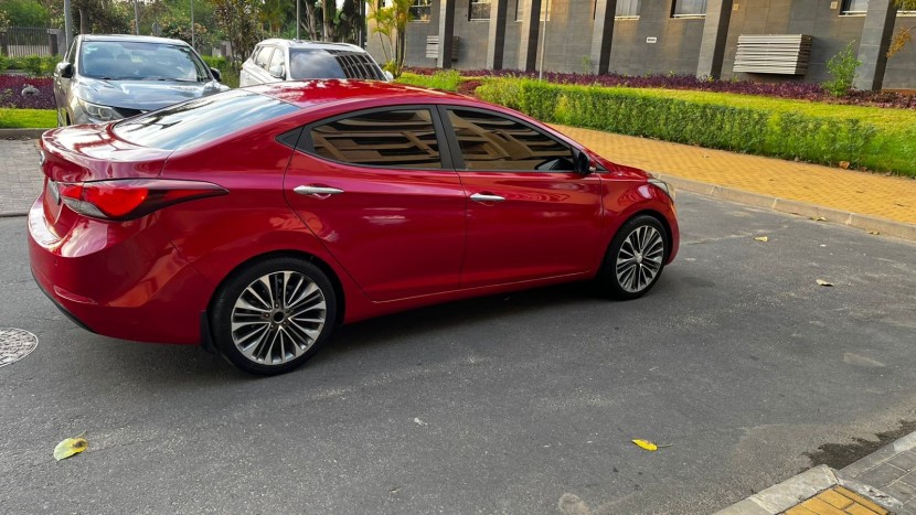 Venda HYUNDAI ELANTRA