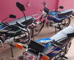 A venda 2* motas leopard semi novas