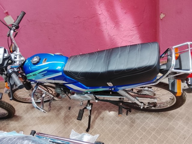 Venda 2* motas leopard semi novas