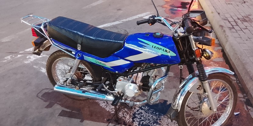 Venda 2* motas leopard semi novas