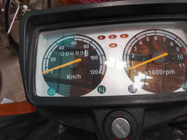 Venda 2* motas leopard semi novas