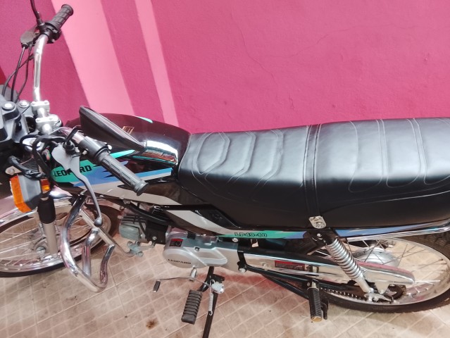 Venda 2* motas leopard semi novas