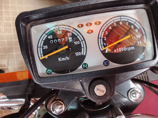 Venda 2* motas leopard semi novas