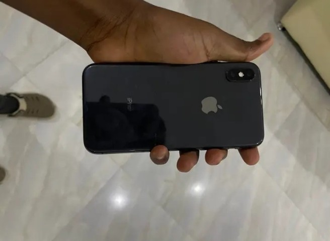 Venda Vendo o meu iPhone X normal ( 100.000)