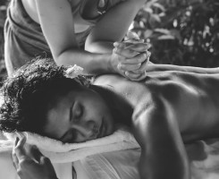 A venda Procura-se massagistas com certificado