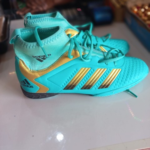 Venda Chuteiras adidas e Nike