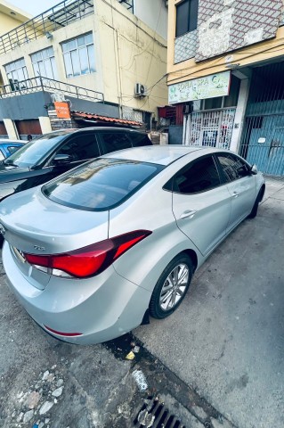 Venda HYUNDAI ELANTRA