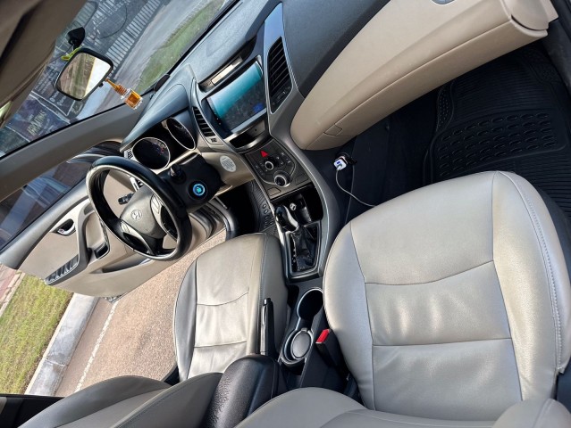 Venda HYUNDAI ELANTRA