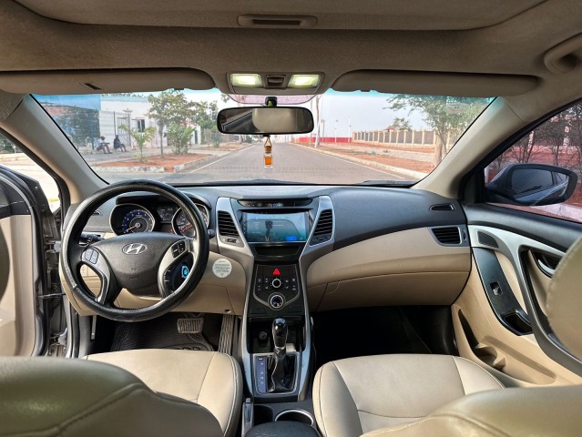 Venda HYUNDAI ELANTRA