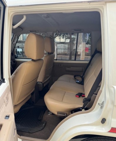 Venda TOYOTA LAND CRUISER LX V8 5 PORTAS