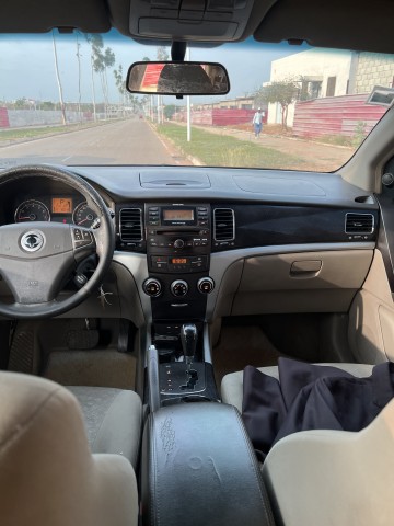 Venda Korando gasolina automático limpo