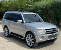 A venda MITSUBISHI PAJERO
