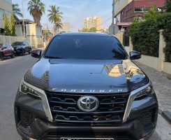 A venda TOYOTA FORTUNER SR5 2022 SEMI NOVO