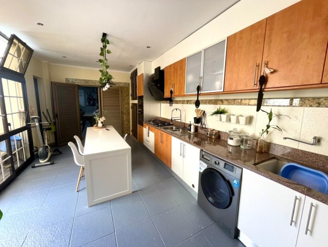 Venda Vivenda no condomínio luar do talatona