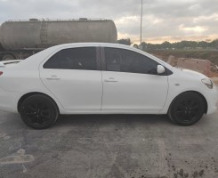A venda TOYOTA YARIS DE MALA SÉRIE EU