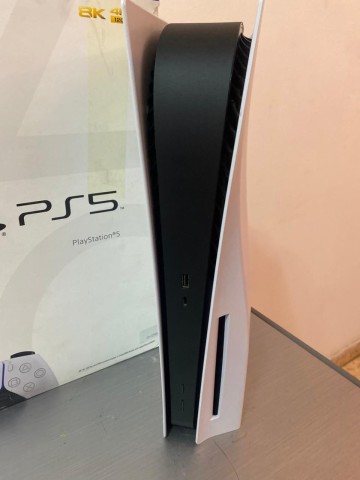 Venda PS5 Semi Novo 3 meses de uso, 7 Jogos incluidos todos acessórios incluindo a caixa.