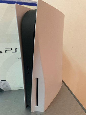 Venda PS5 Semi Novo 3 meses de uso, 7 Jogos incluidos todos acessórios incluindo a caixa.