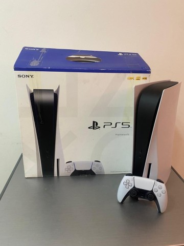 Venda PS5 Semi Novo 3 meses de uso, 7 Jogos incluidos todos acessórios incluindo a caixa.
