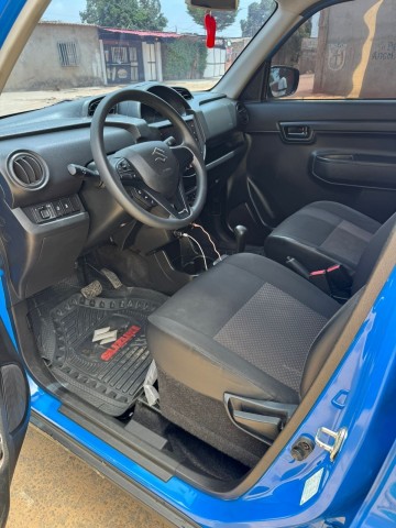 Venda Suzuki spress semi novo impecável