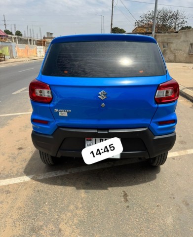 Venda Suzuki spress semi novo impecável