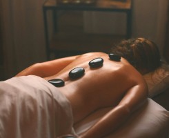 A venda Procura-se Massagistas profissionais