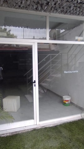 Venda Arrenda-se este belíssimo espaço comercialno Maculusso