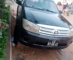 A venda Toyota Fortuner a venda