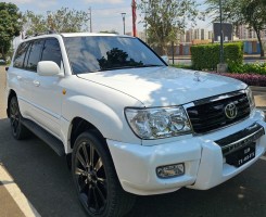 A venda TOYOTA LAND CRUISER V8 SÉRIE FX