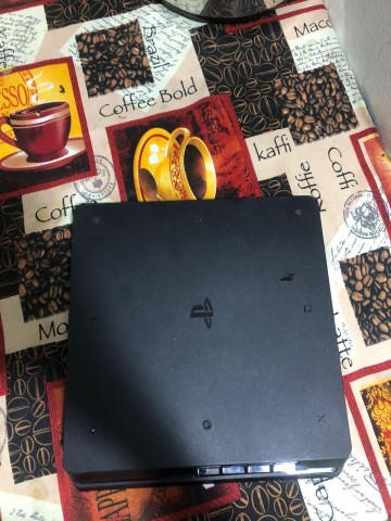 Venda PlayStation 4 Slim