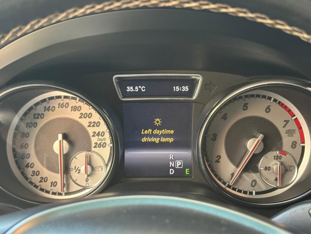 Venda MERCEDES-BENZ CLA C117 LIMPO