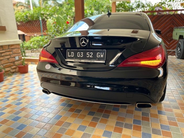 Venda MERCEDES-BENZ CLA C117 LIMPO