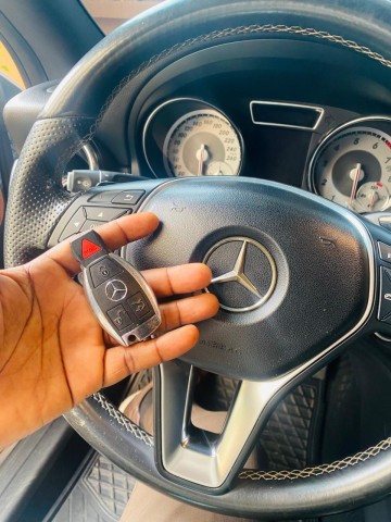 Venda MERCEDES-BENZ CLA C117 LIMPO