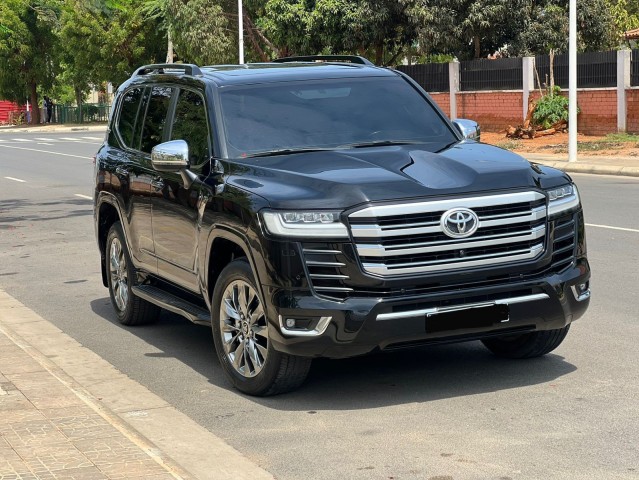 Venda TOYOTA LC300 VX.R | TWIN TURBO